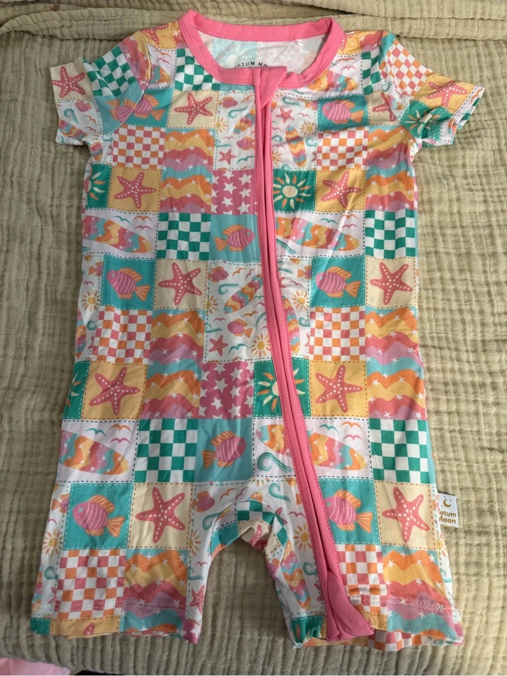 BAMBOO Short-Sleeve Zip Romper in Pink Trim with Multicolor Seashell Patchwork